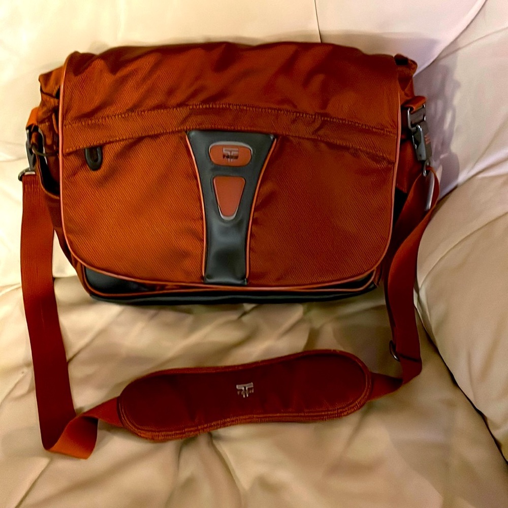 TUMI TECH BAG